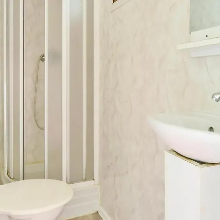 Two-bedroom Holiday In Σπίτι διακοπών *